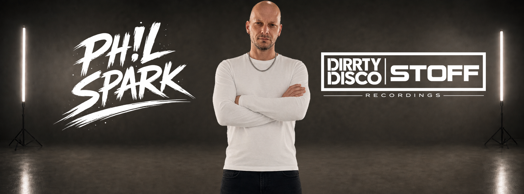 Phil Spark mit Phil-Spark-Logo und Dirrty Disco Stoff Recordings
